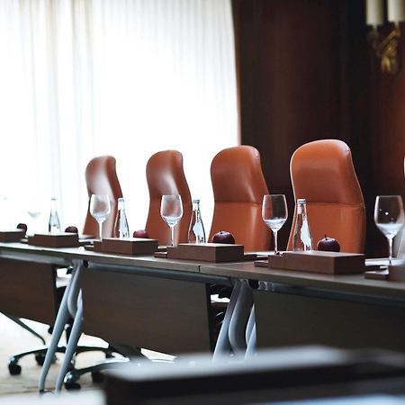 Moevenpick Hotel City Star Jidá Exterior foto A boardroom