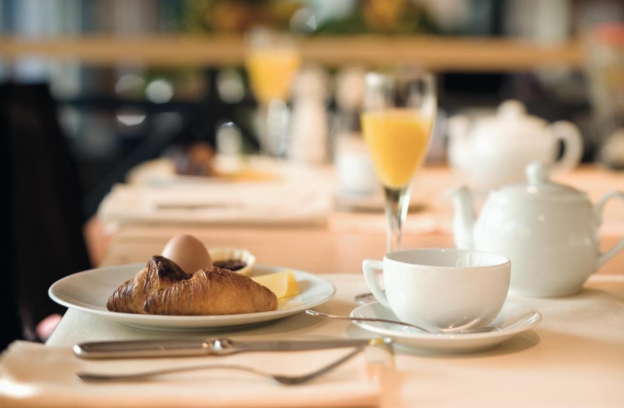 Moevenpick Hotel City Star Jidá Exterior foto A continental breakfast