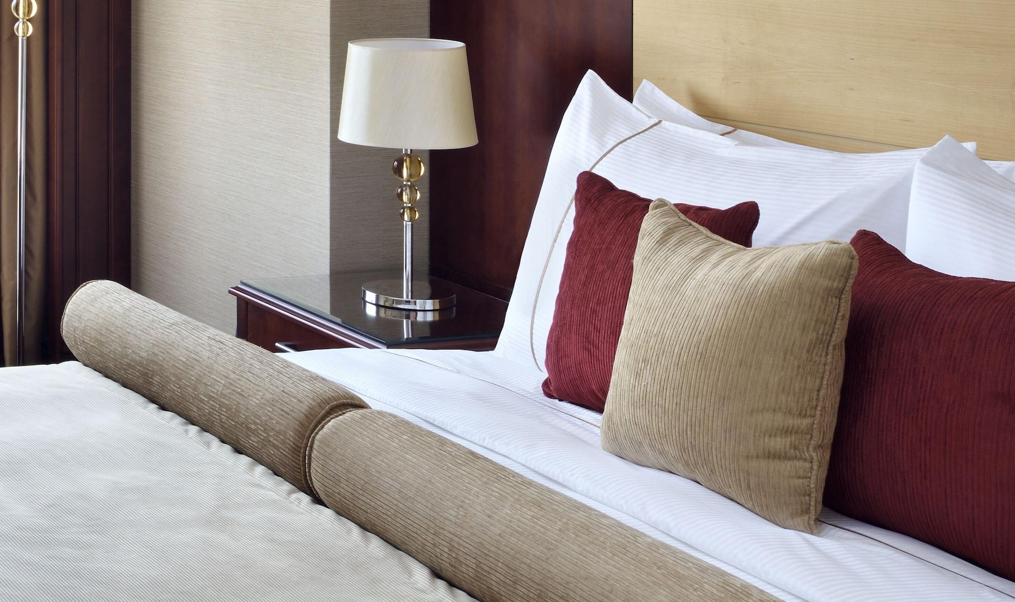 Moevenpick Hotel City Star Jidá Exterior foto A bed with cushions