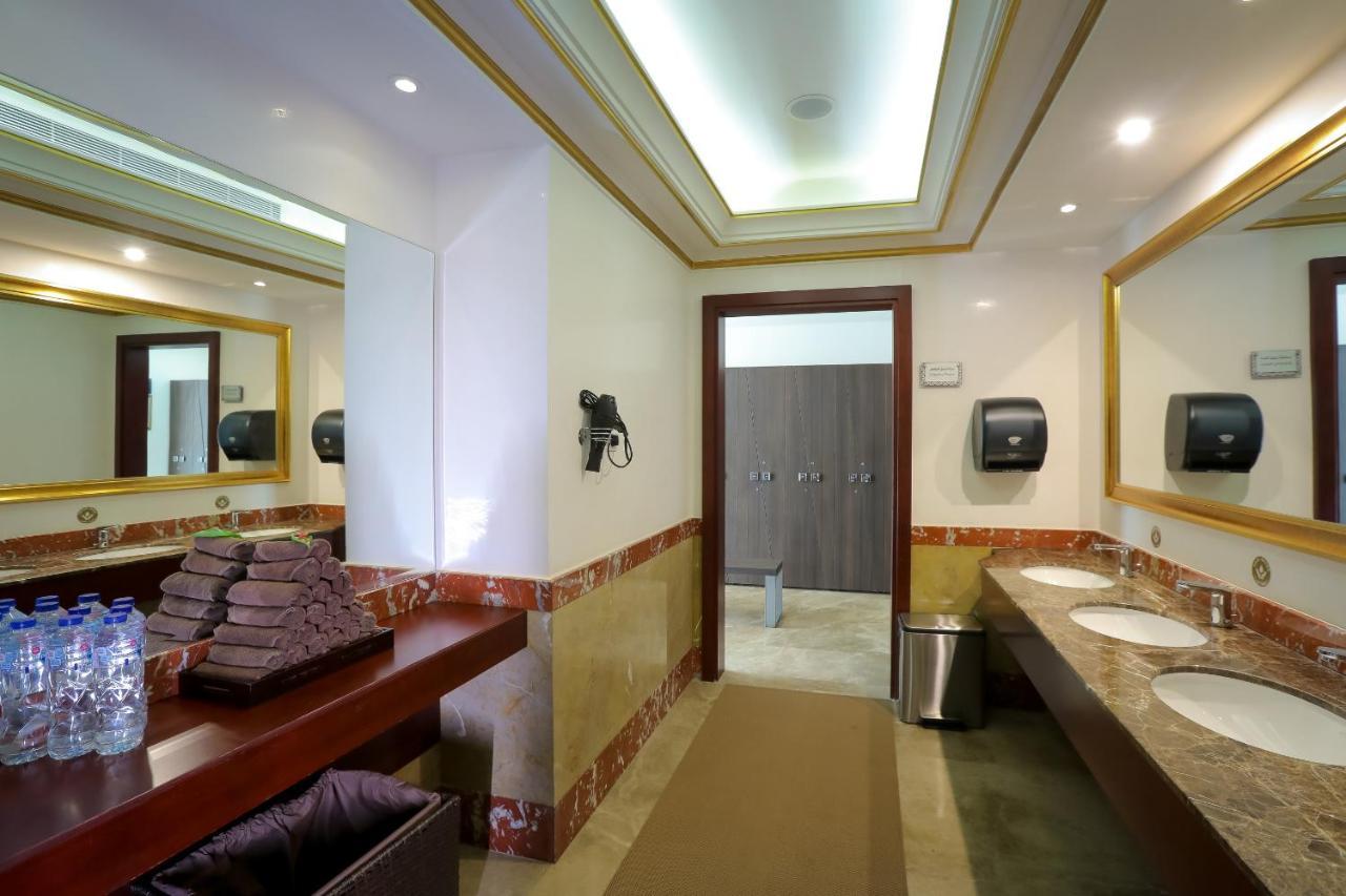 Moevenpick Hotel City Star Jidá Exterior foto A public restroom in a hotel