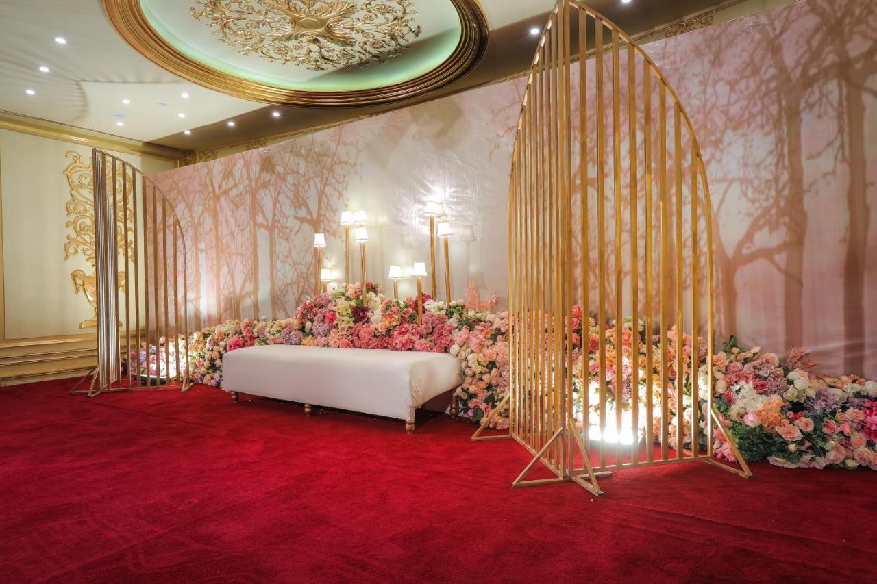 Moevenpick Hotel City Star Jidá Exterior foto A traditional Malay wedding reception