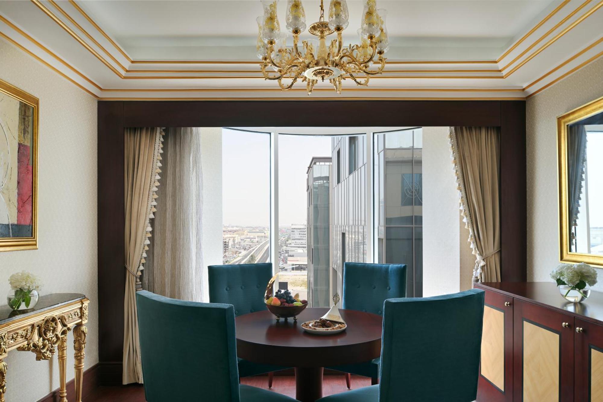 Moevenpick Hotel City Star Jidá Exterior foto A dining room