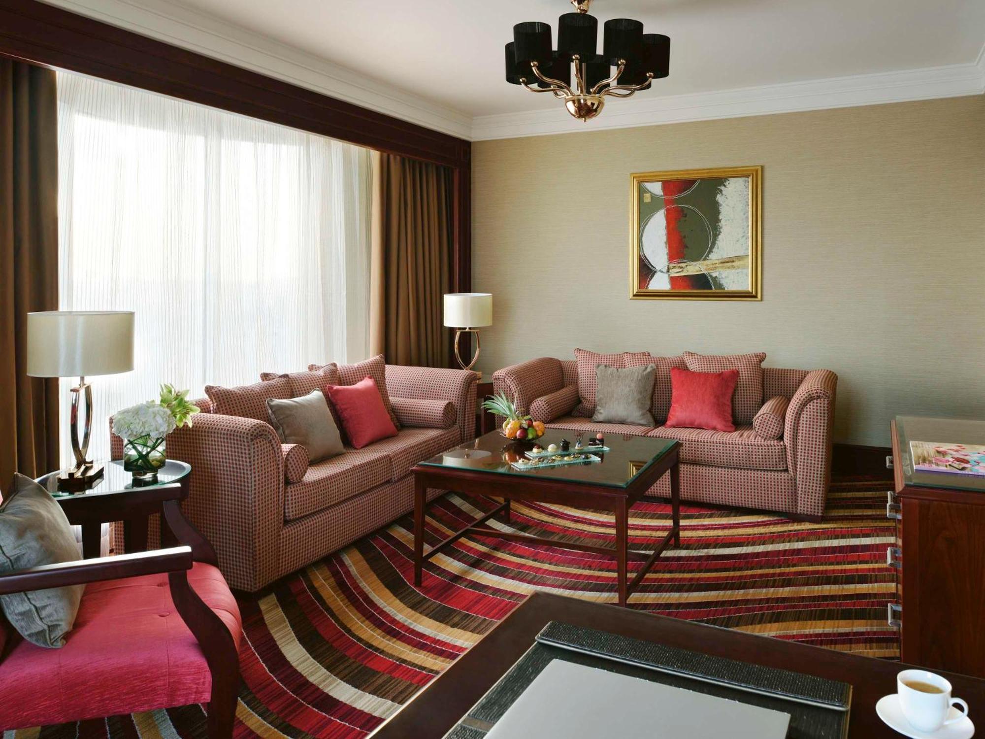 Moevenpick Hotel City Star Jidá Exterior foto A living room